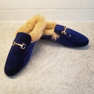 NWOT Hot Kiss Blue Velvet Fabric Shoes